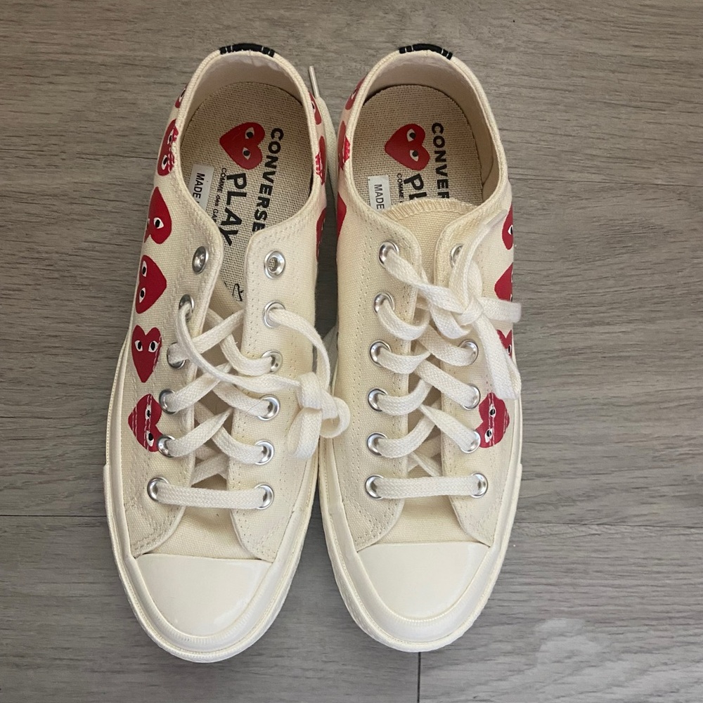 Converse Men’s White and Red Heart Sneakers
